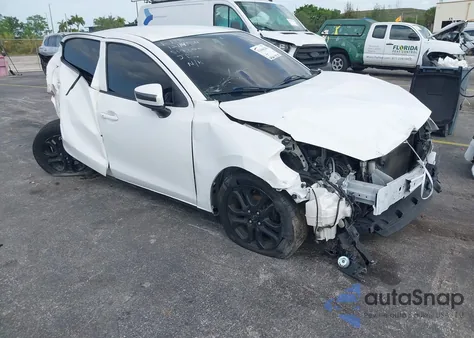 2019 Toyota Yaris L/Le/Xle из США, поврежденный, VIN 3MYDLBYV0KY517300